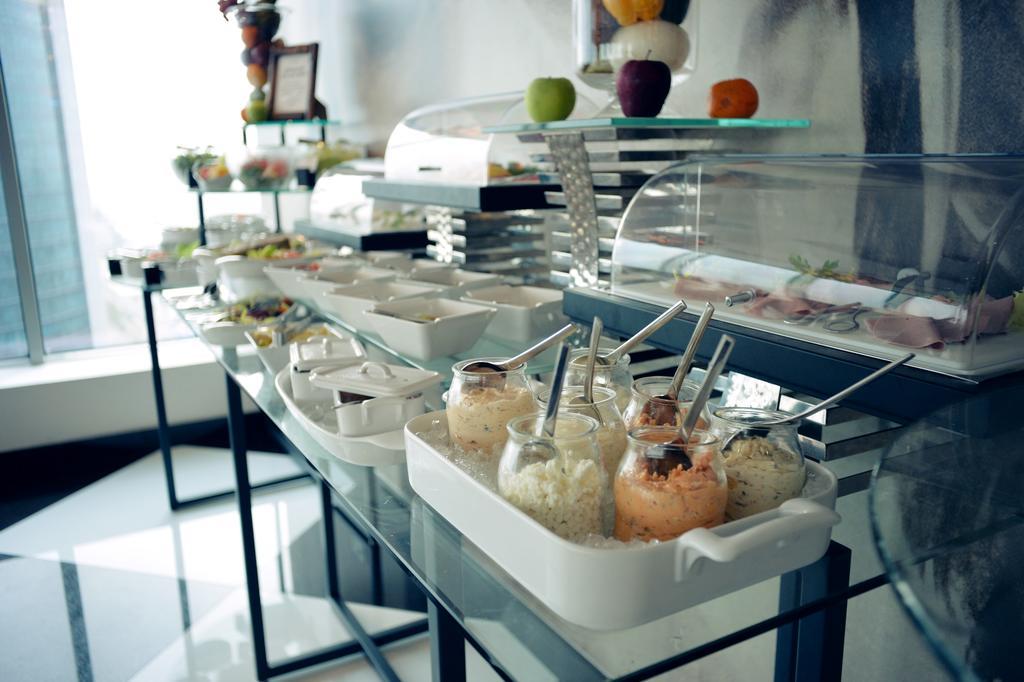The Domain Bahrain Hotel And Spa - Adults Friendly 16 Years Plus 마나마 외부 사진 A buffet at a hotel