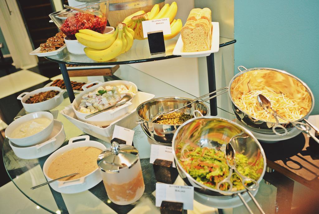 The Domain Bahrain Hotel And Spa - Adults Friendly 16 Years Plus 마나마 외부 사진 A selection of Indian breakfast items