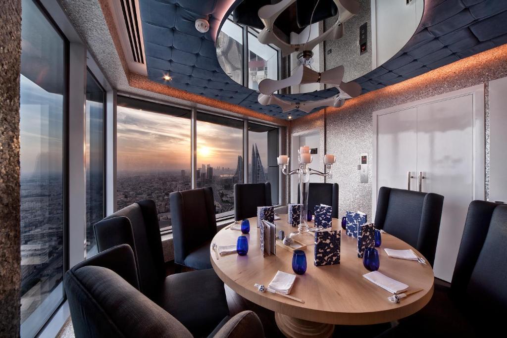 The Domain Bahrain Hotel And Spa - Adults Friendly 16 Years Plus 마나마 외부 사진 The boardroom at the top of the Shard